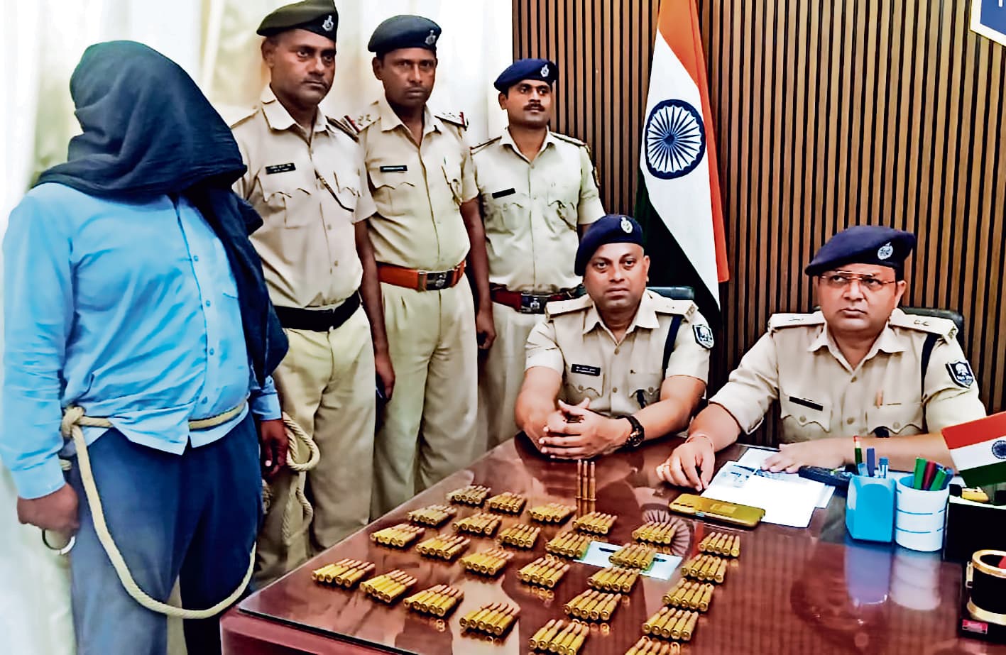 कोईलवर में हुए दोहरे हत्याकांड का वांटेड अभियुक्त डोरीगंज से गिरफ्तार