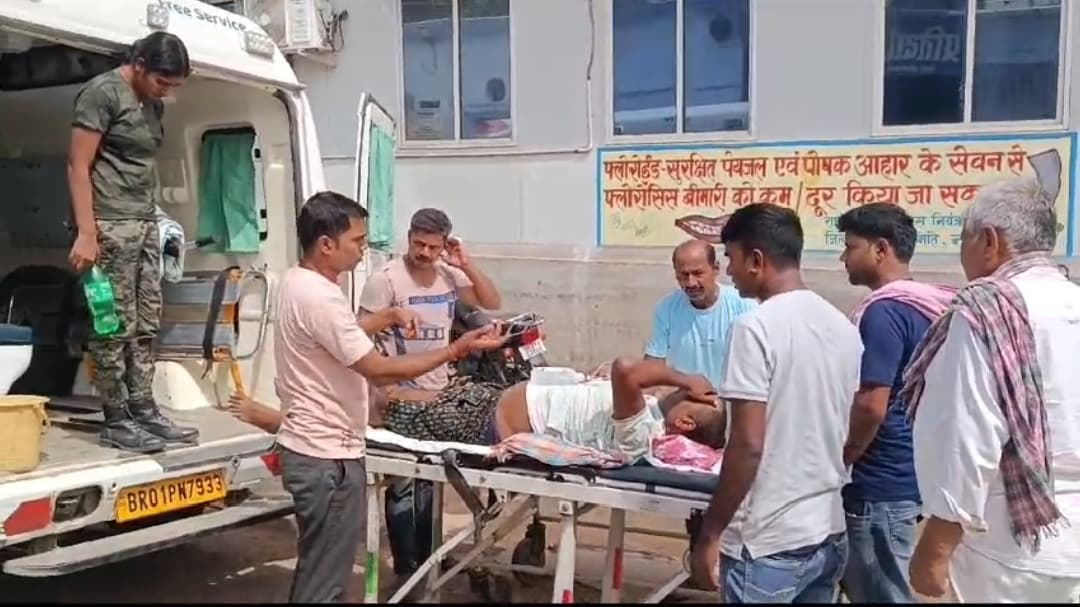 बेखौफ बालू माफिया ने ट्रैक्टर से पुलिसकर्मी को कूचला, घायल