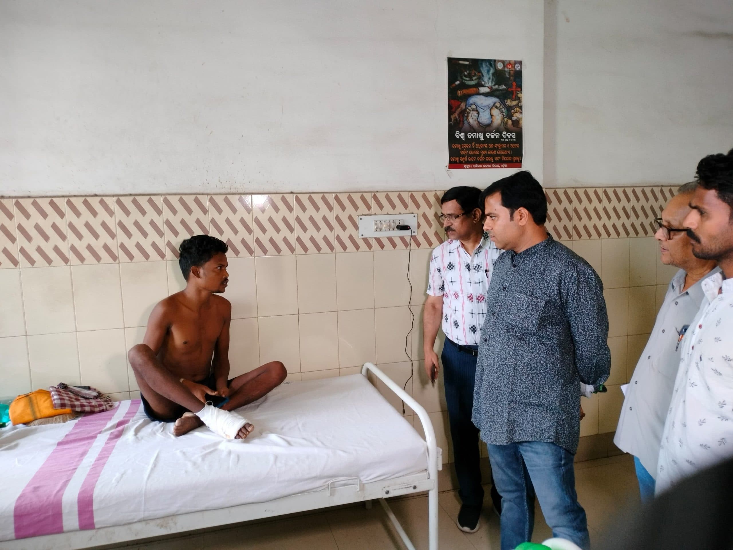 विधायक ने जिला अस्पताल का किया दौरा, मरीजों को उत्तम स्वास्थ्य सेवा उपलब्ध कराने के दिये निर्देश