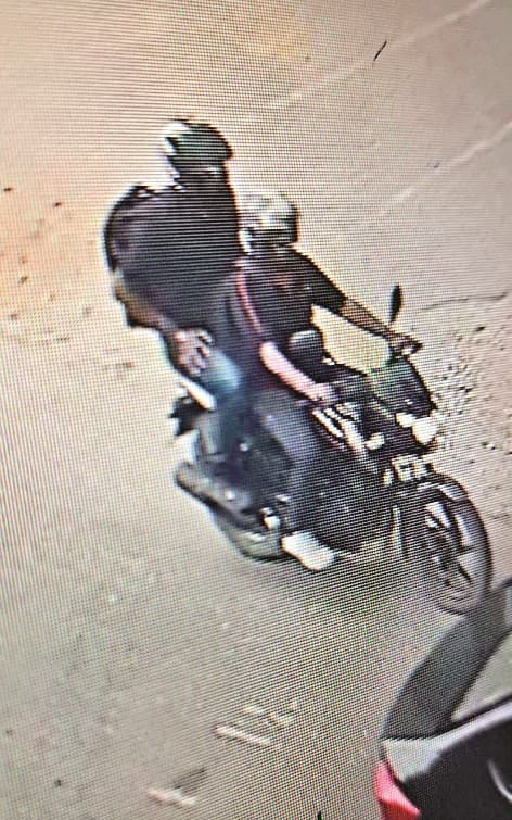 महिला से पांच लाख रुपये और 12 लाख के जेवरात लूटे