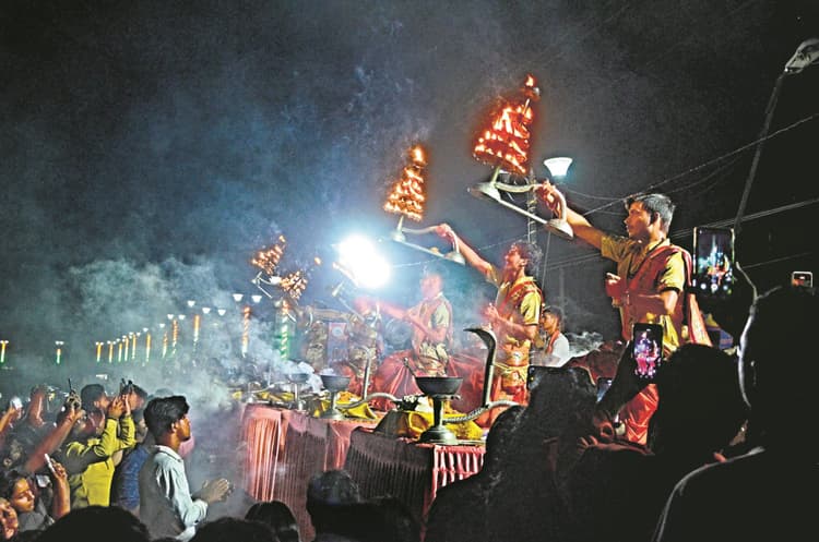 बड़ा तालाब में की गयी गंगा आरती