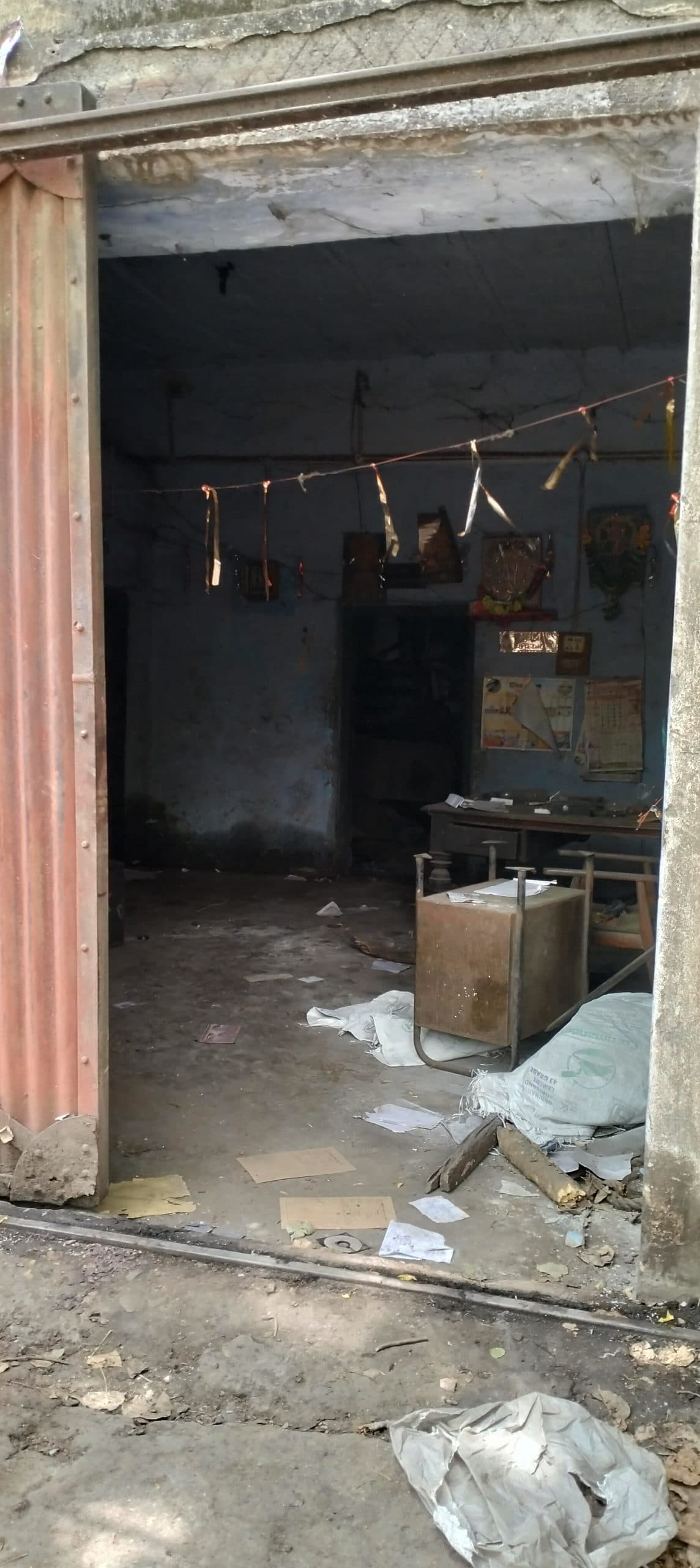 भूलन बरारी स्टोर से डेढ़ लाख की लौह सामग्री की चोरी