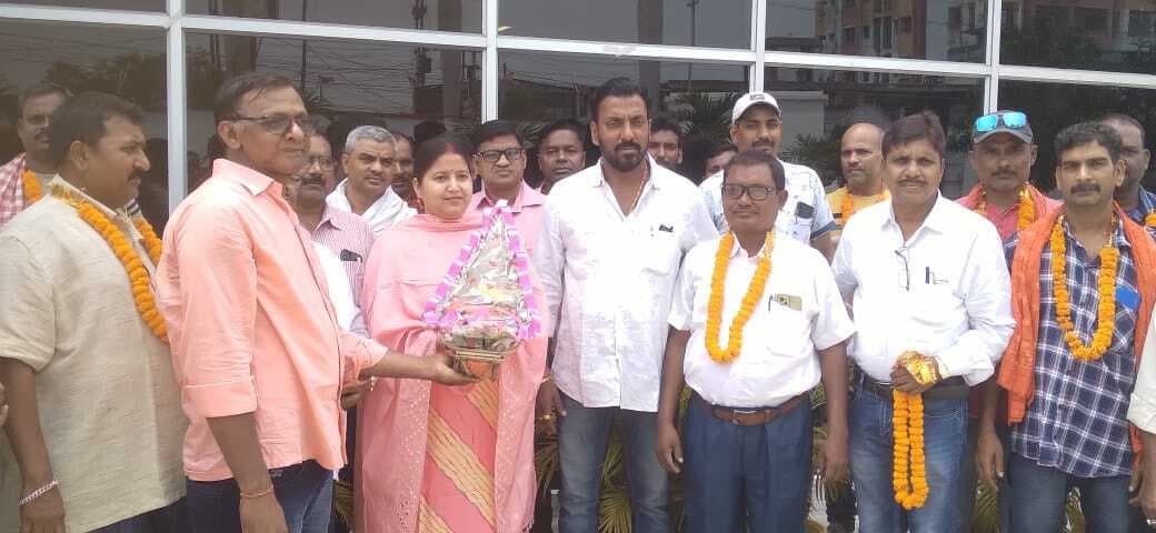 ईजे एरिया के 100 मजदूरों ने थामा जश्रसं का दामन