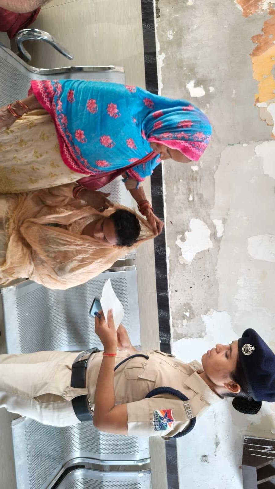 चलती ट्रेन में महिला यात्री का हुआ प्रसव