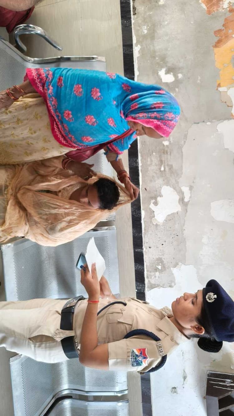 चलती ट्रेन में महिला यात्री का हुआ प्रसव