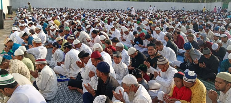 बरही में यकीदत के साथ अदा की गयी नमाज