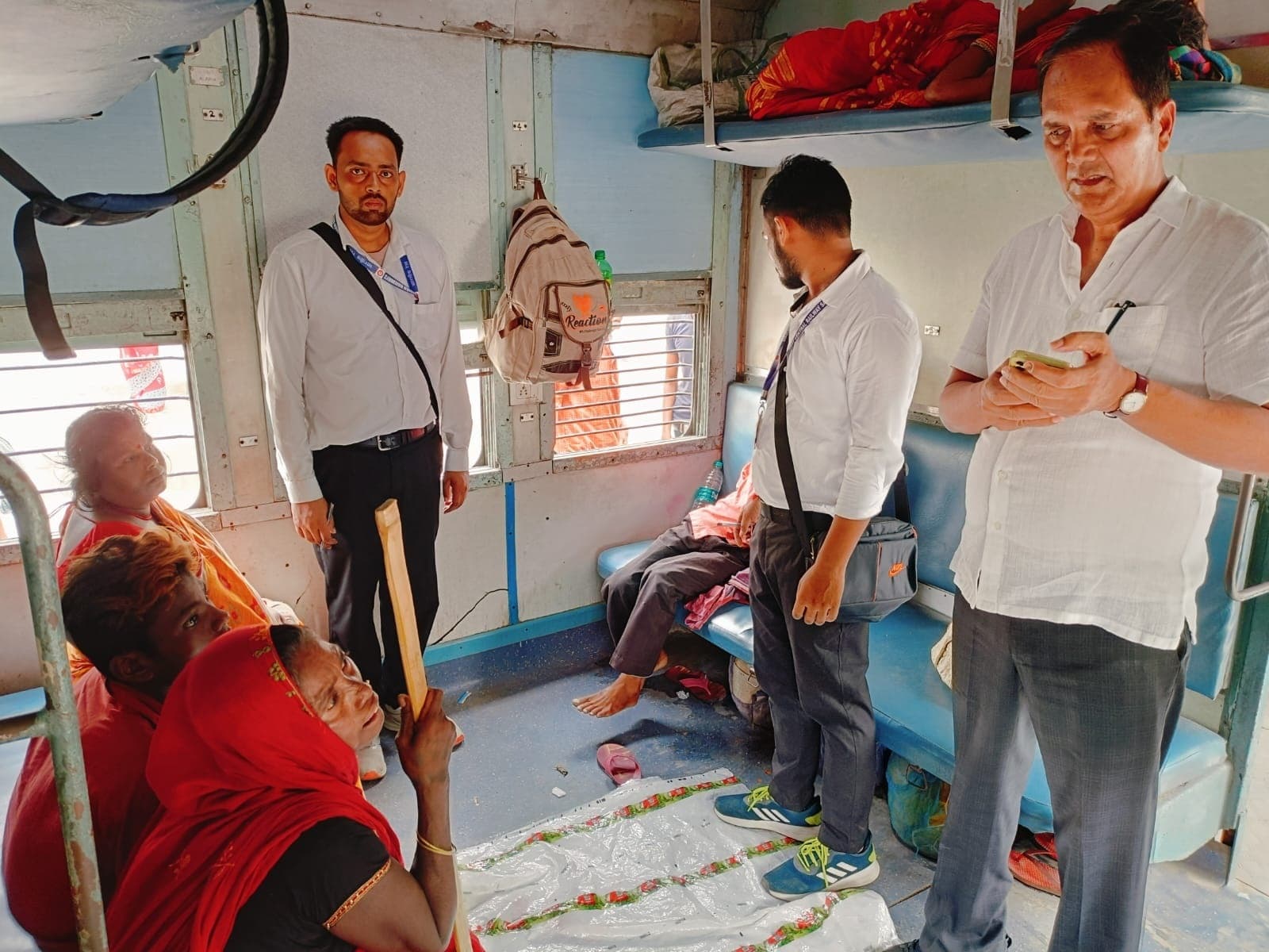 40 दिनों से ट्रांसफार्मर शिफ्ट करने की जगह तलाश रहा बिजली विभाग