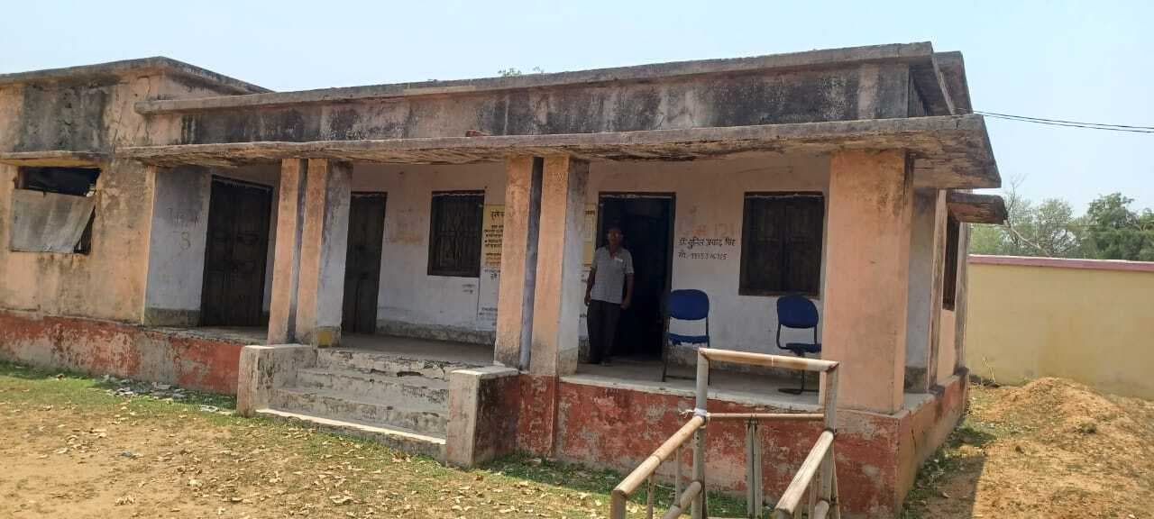 नारायणपुर का पशु चिकित्सालय भवन जर्जर, हो रही परेशानी