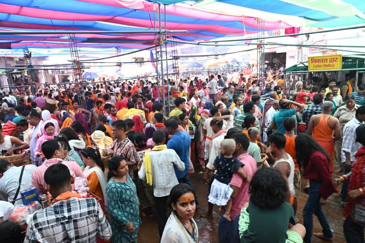 एकादशी पर बाबा मंदिर में उमड़े भक्त