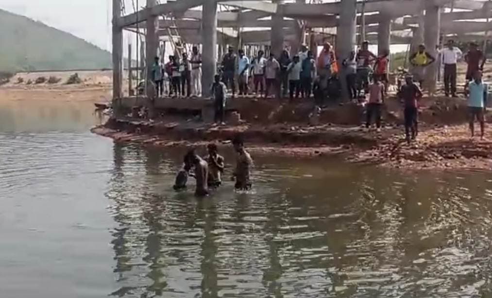 झील में कूदकर युवती ने दी जान, जांच में जुटी पुलिस