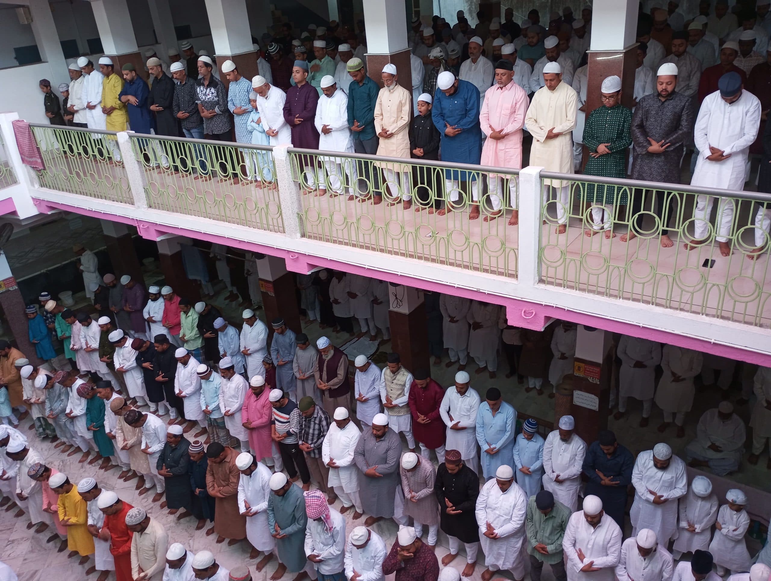 नमाज अदा कर मांगी आपसी सौहार्द व भाईचारे के लिए दुआ