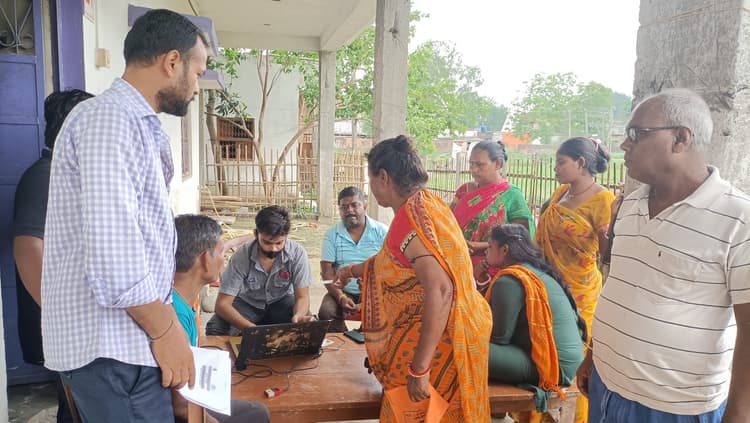 वार्ड नंबर 30 के वार्ड पार्षद ने सुनी लोगों कीसमस्याएं, कई समस्याओं का किया निराकरण