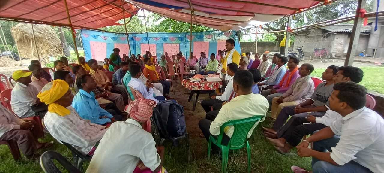 आदिवासी समाज को जगाये व जोड़ने का कार्य कर रहा सेंगल अभियान