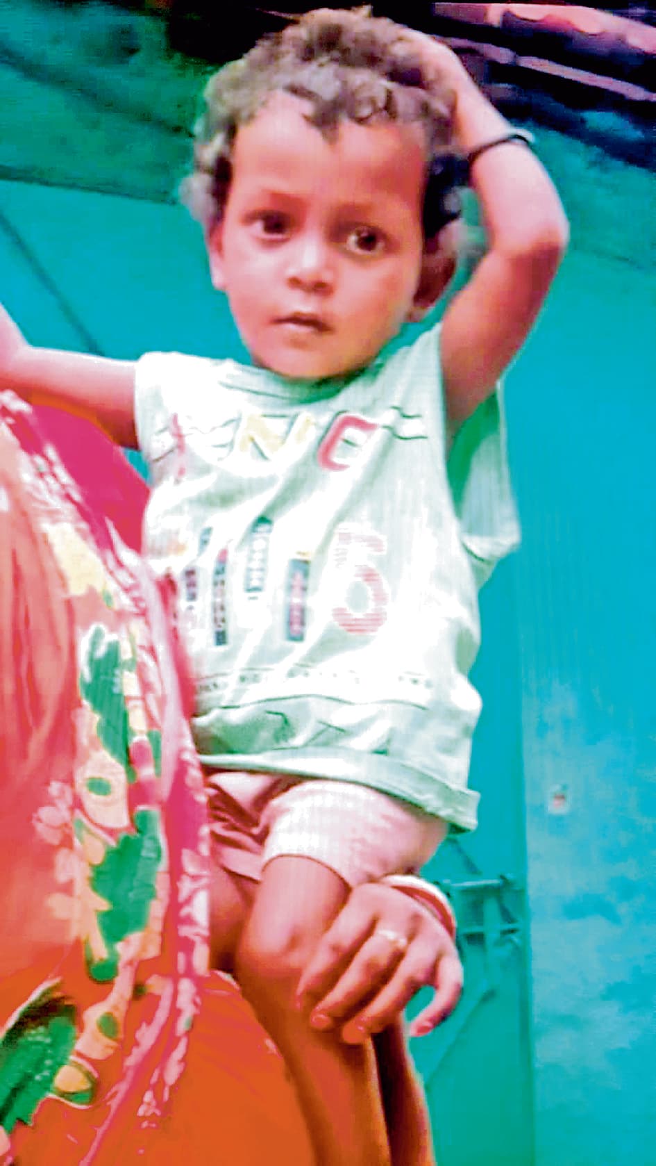 दुर्गापुर के मैदान से दो वर्षीय बच्ची को ले भागे बदमाश