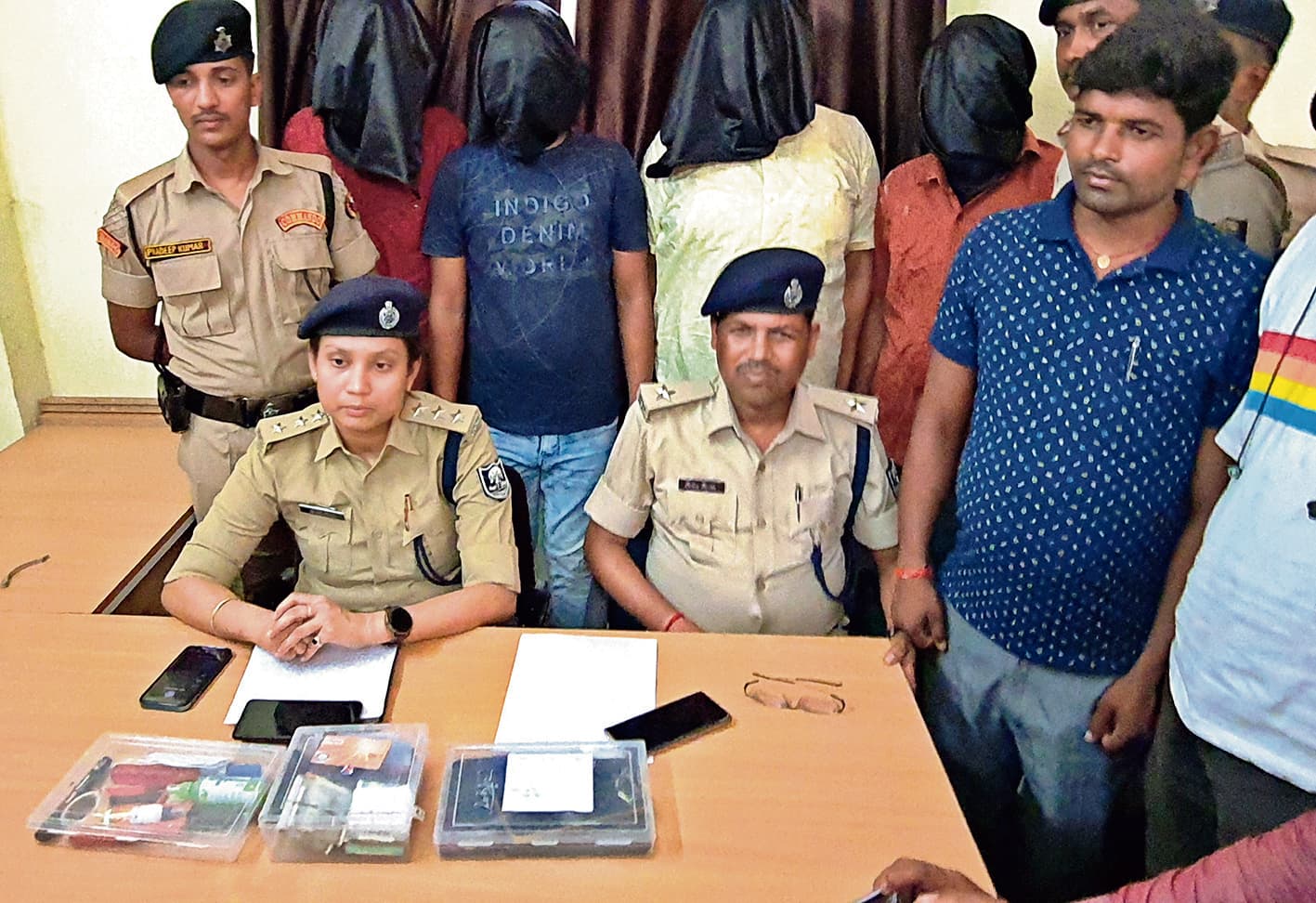 चार शातिर पुलिस के हत्थे चढ़े