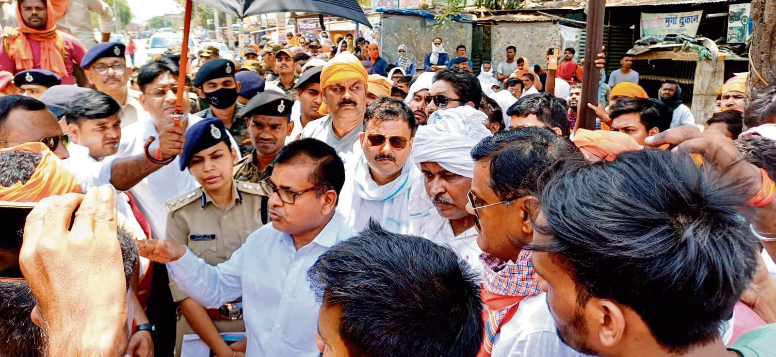 प्रशासन को मिला एक सप्ताह का अल्टीमेटम