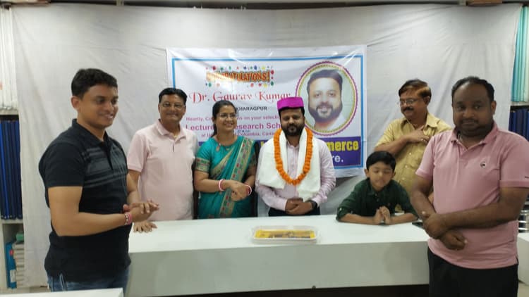 कनाडा में चयनित होने पर सम्मानित किये गये डॉ गौरव