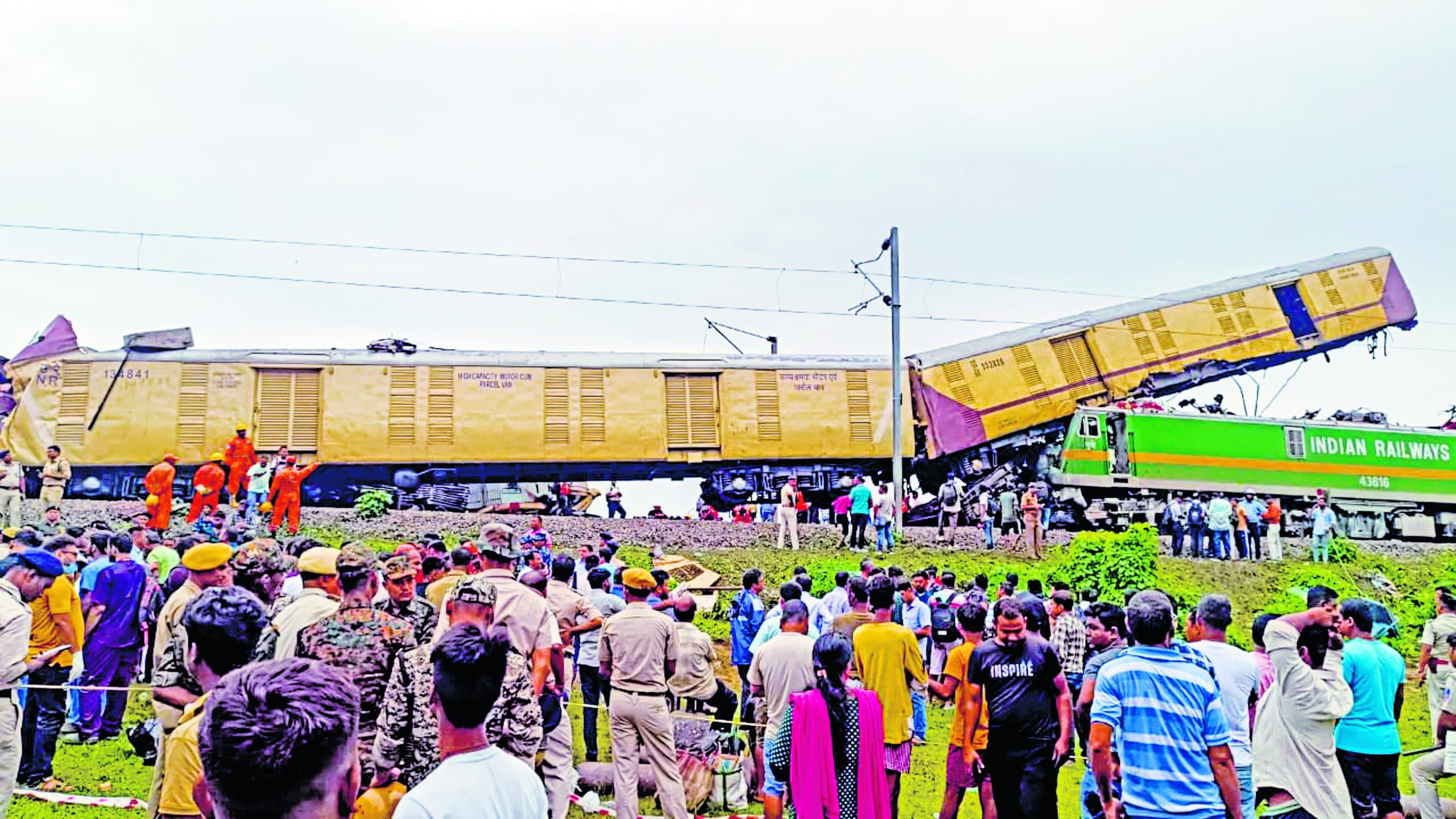 कंचनजंगा एक्सप्रेस से भिड़ी मालगाड़ी, नौ मरे