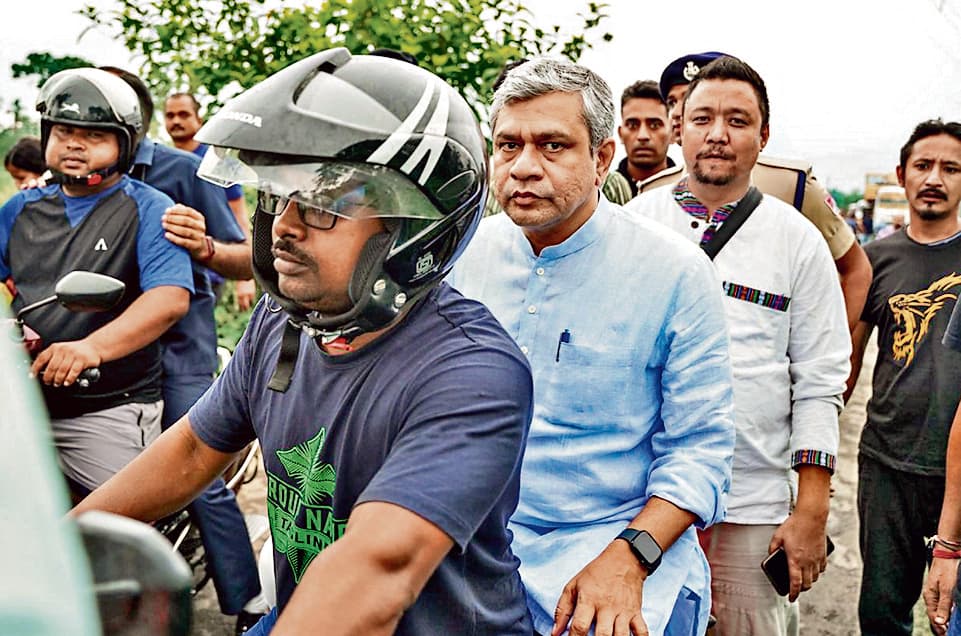 रेल हादसे में कंचनजंगा का गार्ड और मालगाड़ी का लोको पायलट की भी मौत