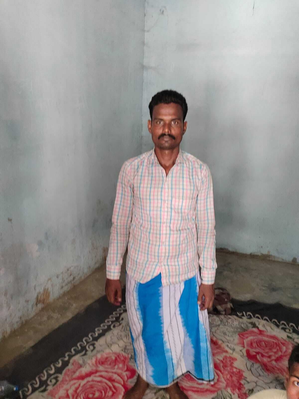 5 लीटर देसी शराब के साथ तस्कर गिरफ्तार