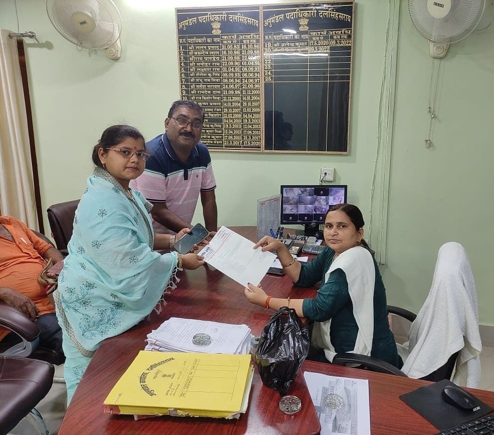 सड़क दुर्घटना को देखते हुए ब्रेकर की मांग