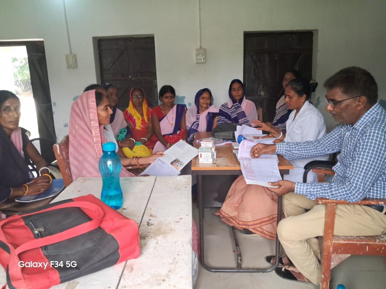 अनुपस्थित आशा फैसिलिटेटर से मांगा गया स्पष्टीकरण