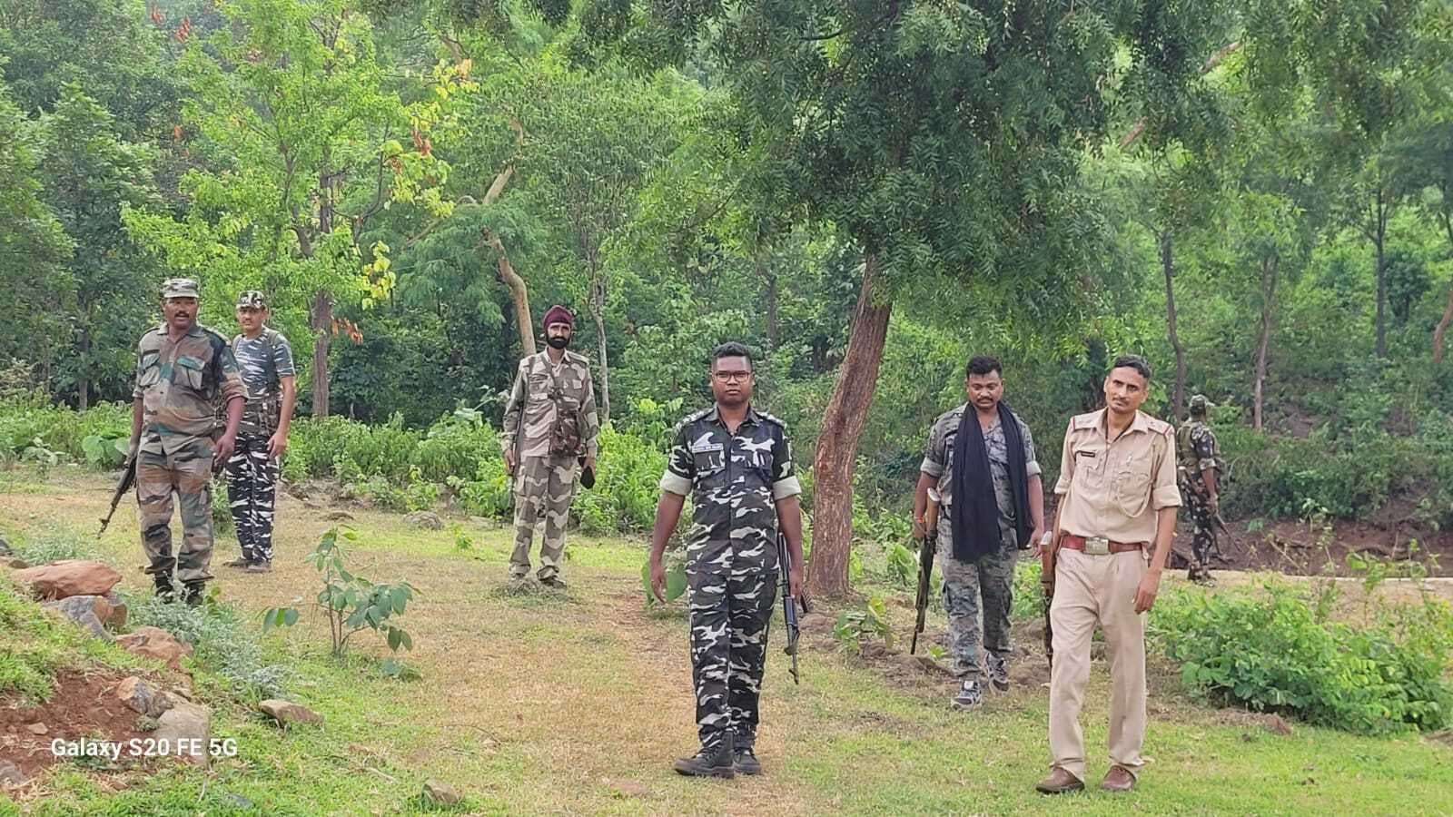 15 लाख के इनामी सचिन व दस्ते की तलाश, पुलिस और सैप ने बोड़ाम व पटमदा में चलाया अभियान