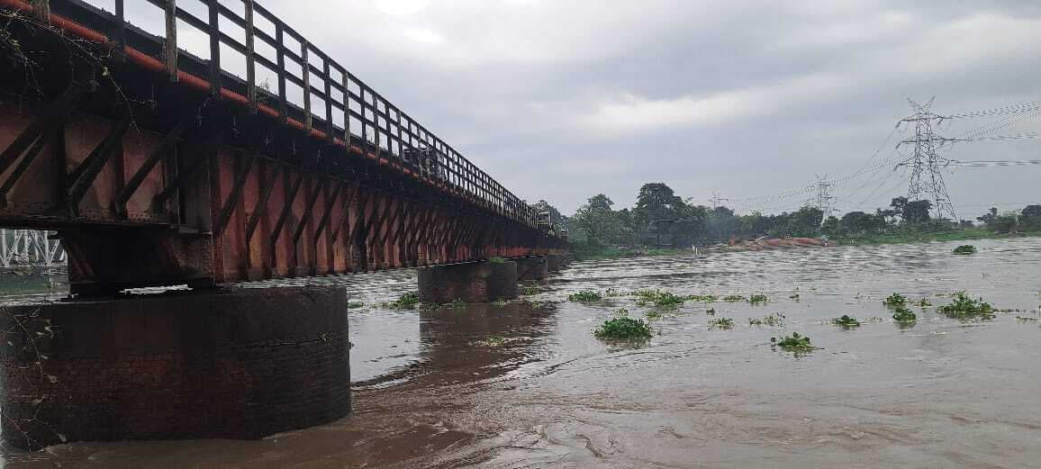 नदियां उफनाईं,  ठाकुरगंज प्रखंड के गांवों में घुसा बाढ़ का पानी