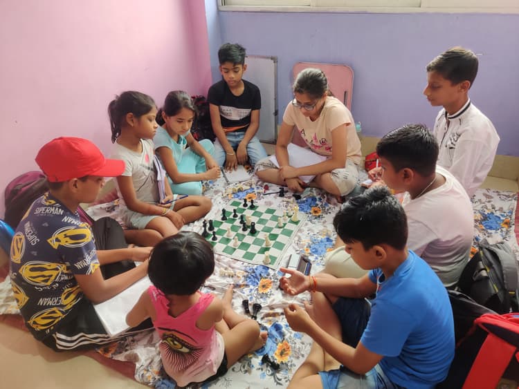 एडवांस-लेवल शतरंज प्रशिक्षण जारी