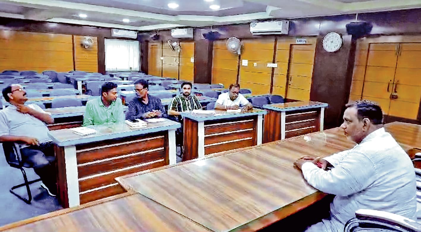 आसनसोल नगर निगम में पार्किंग को लेकर बैठक