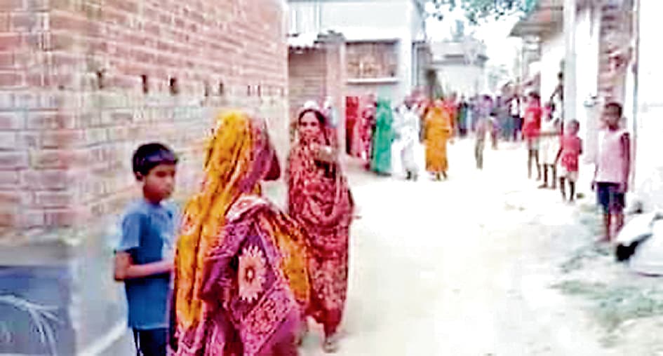 पाडुई में गांव दखल को लेकर तृणमूल के दो गुटों में झड़प, चले लाठी-डंडे-रॉड व बम, 12 लोग जख्मी