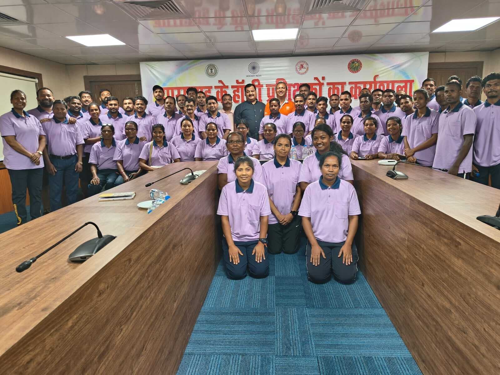 झारखंड के 73 हॉकी प्रशिक्षकों को कार्यशाला में हरेंद्र सिंह ने दिये टिप्स