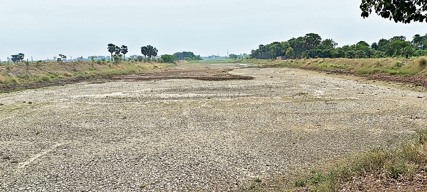 रख-रखाव के अभाव में बदहाली का दंश झेल रहा दिग्घी पोखर