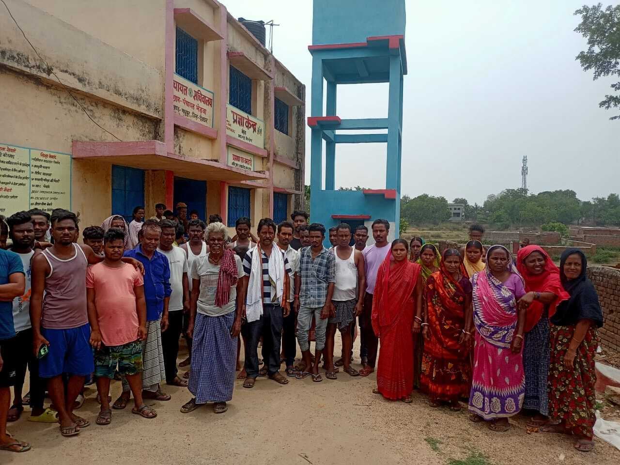 नल-जल योजना में अनियमितता का ग्रामीणों ने लगाया आरोप, महिलाओं ने भी किया प्रदर्शन