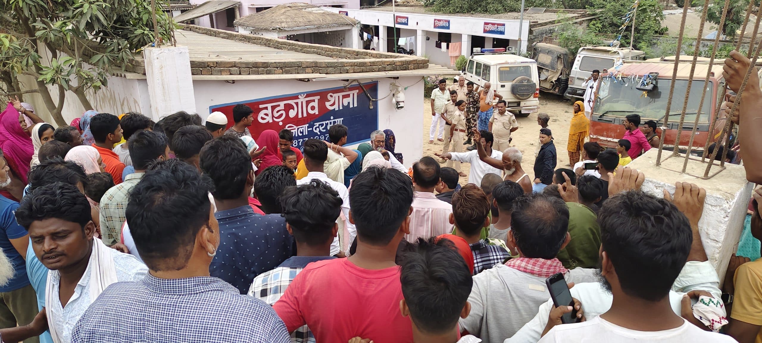 चोरी के आरोपित पर सख्ती के बजाय पीड़ित पक्ष से बदसलूकी, आधी रात में घेर लिया थाना