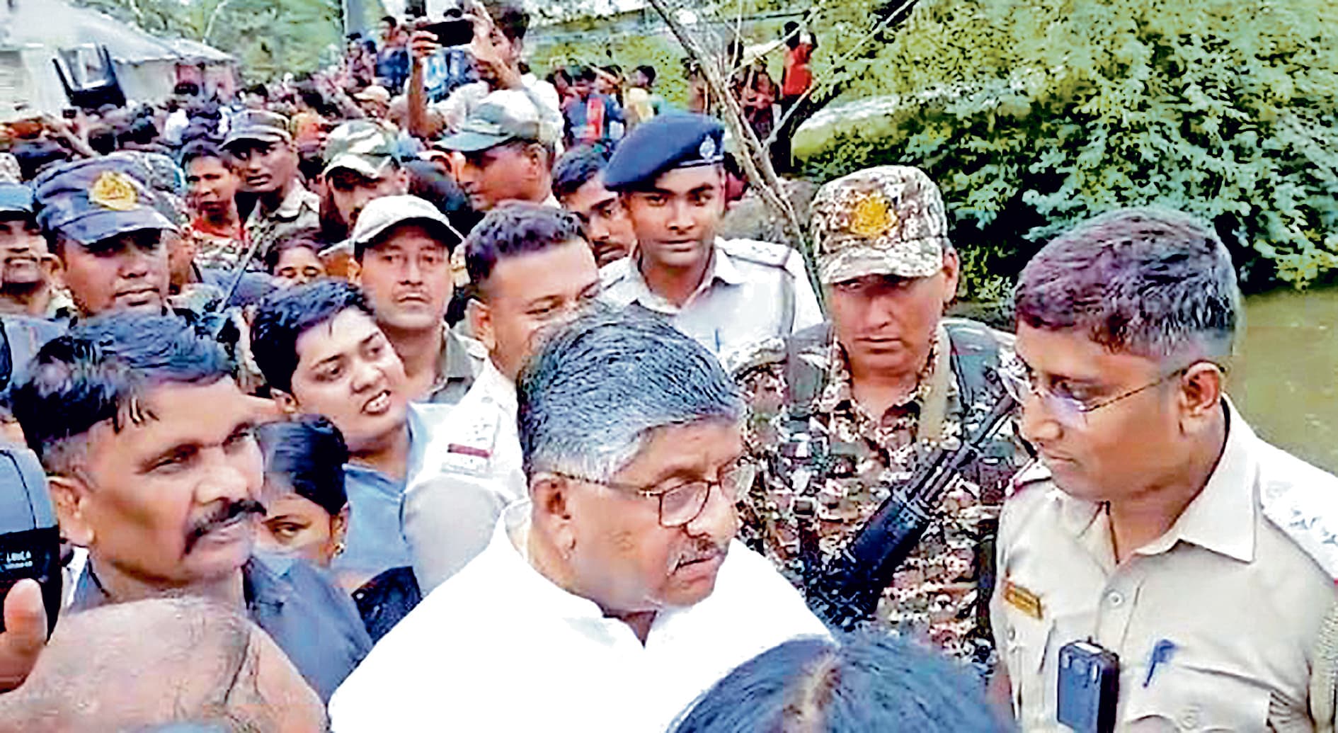 पूरा गांव खाली हो गया, यह कैसा ममता राज : रविशंकर