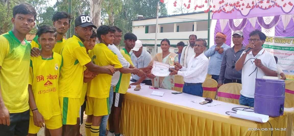 प्लस टू हाई स्कूल को मिला सुब्रतो कप फुटबॉल टूर्नामेंट का खिताब