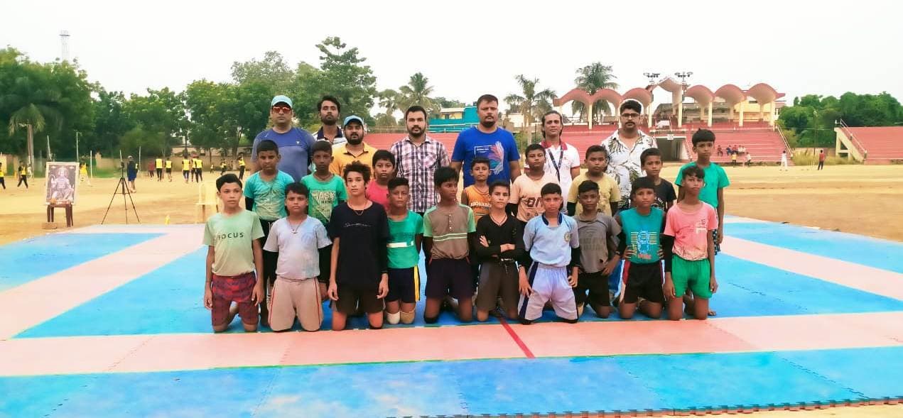 खेल व स्वच्छता अभियान चलाकर मादक पदार्थ के खतरे के प्रति किया जागरूक