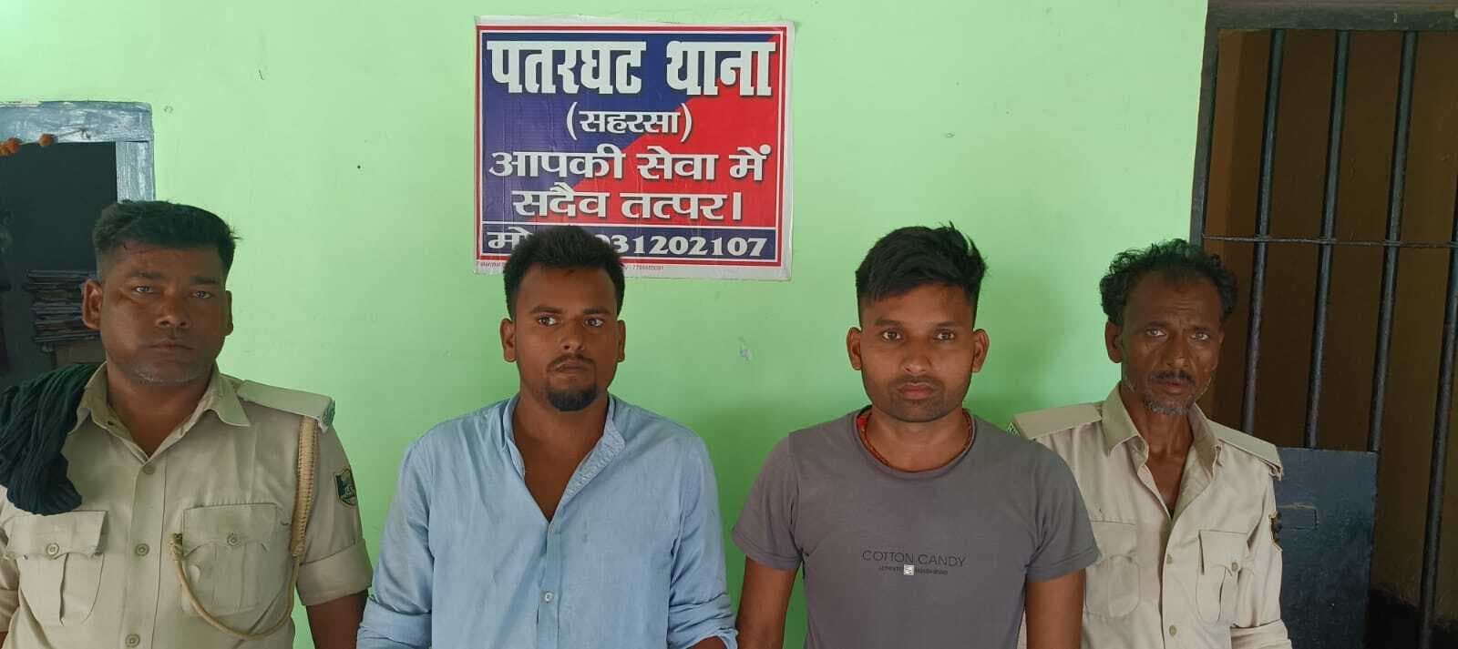 राइफल एवं दो जिंदा कारतूस के साथ दो गिरफ्तार