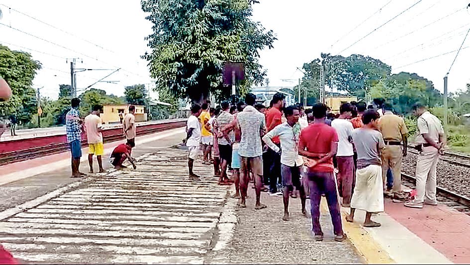 बाघ एक्सप्रेस की चपेट में आकर दो महिलाओं की मौत