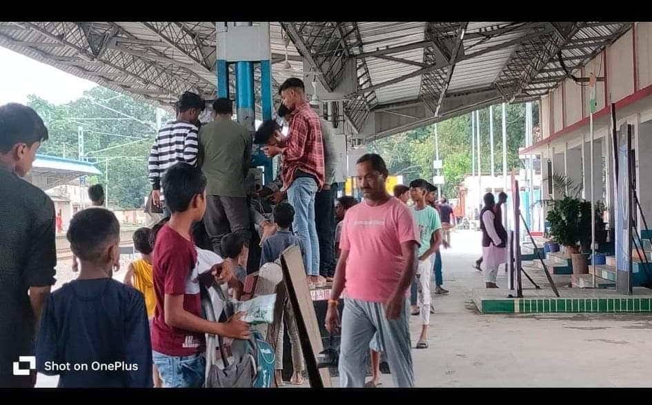 बारिश व तेज हवा के कारण विद्युत आपूर्ति बाधित, अंधेरे में जीने को विवश लोग