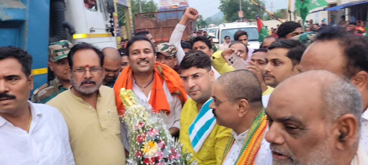 चंद्र प्रकाश की जीत पर टुंडी व राजगंज में सुदेश ने निकाली आभार यात्रा