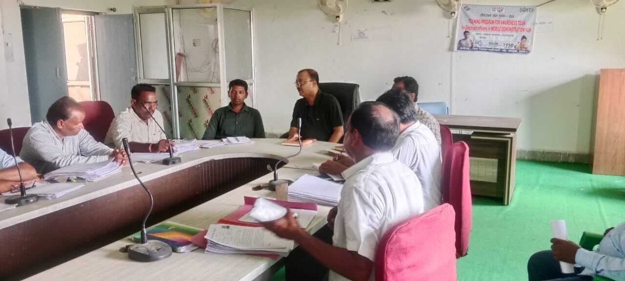 विकास योजनाओं को लेकर कर्मियों के साथ की मंत्रणा, अधूरे कार्य जल्द पूरा करने का दिया निर्देश