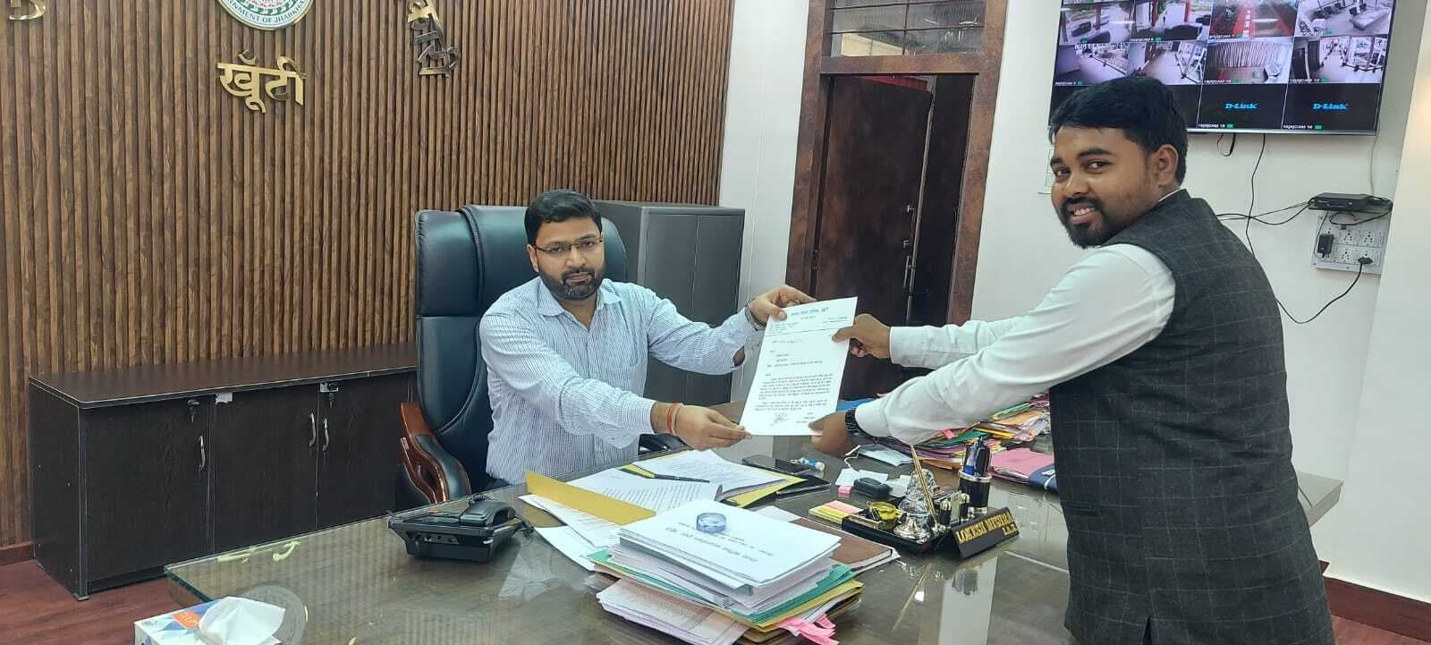 बालू के अवैध उत्खन्न और परिवहन पर रोक की मांग