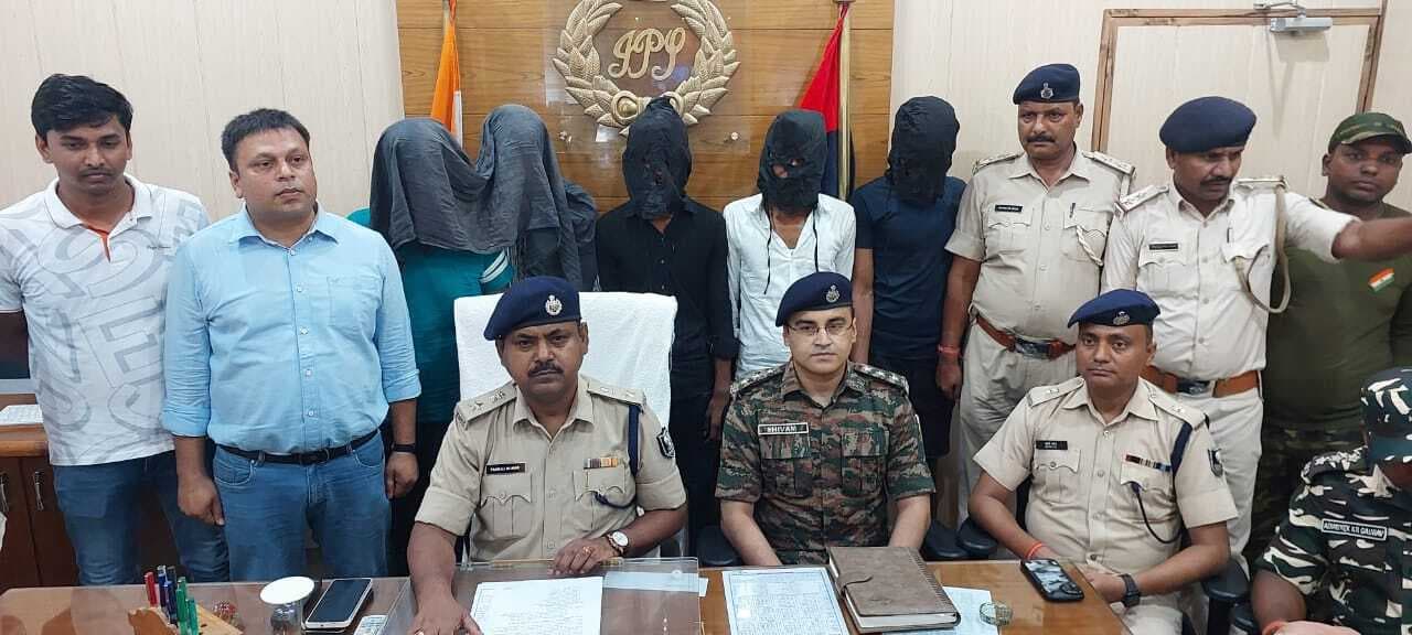 दाल व्यवसायी के मुंशी से लूट मामले के सभी पांच अपराधी गिरफ्तार