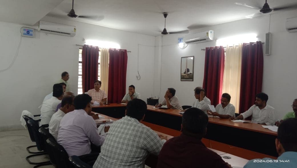 दो एचएम, एक जेइ व एक बीइओ से जवाब -तलब करने का निर्देश