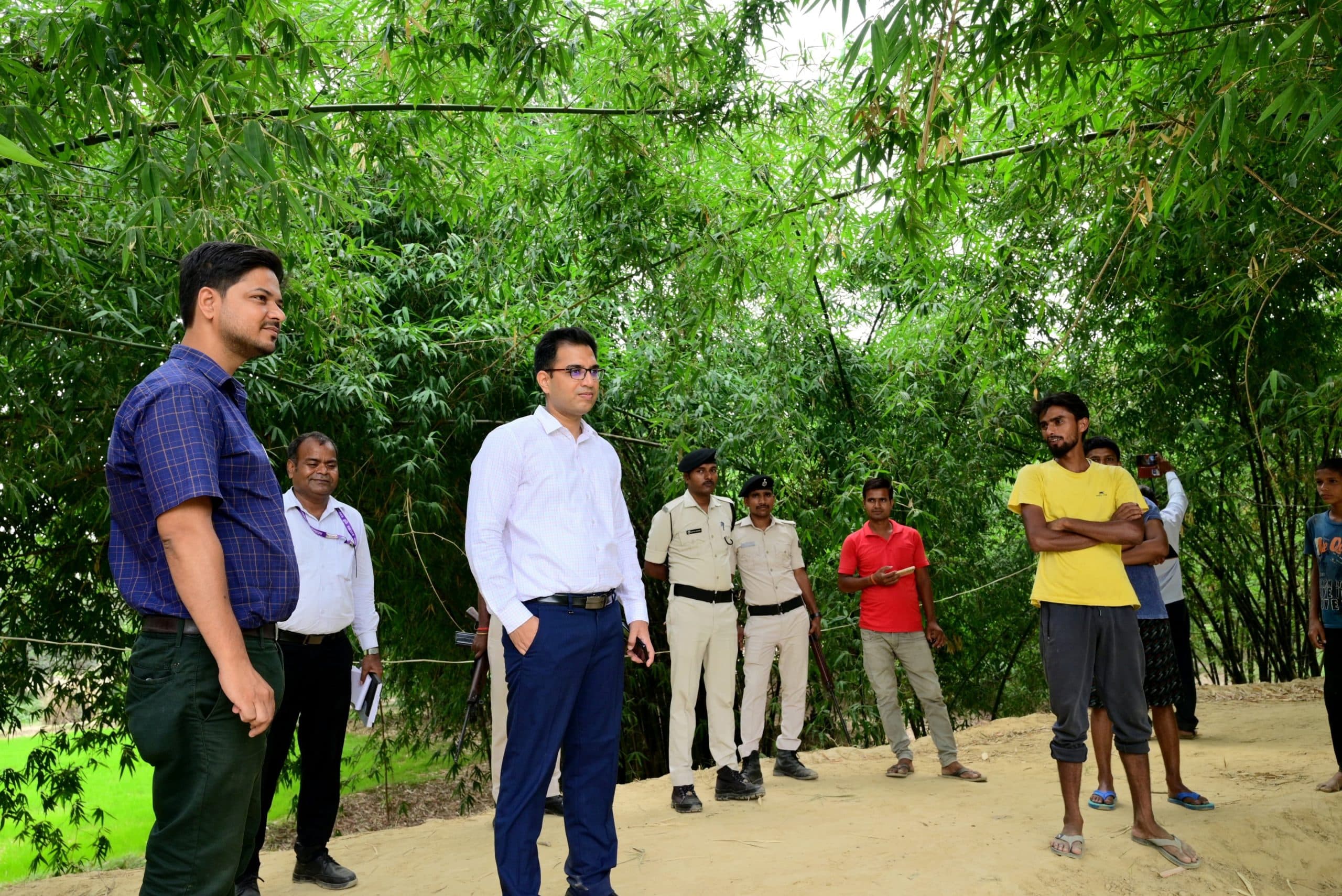 डीएम ने तिलावे व बंगरी नदी के तटबंधों का किया निरीक्षण, दिये आवश्यक निर्देश