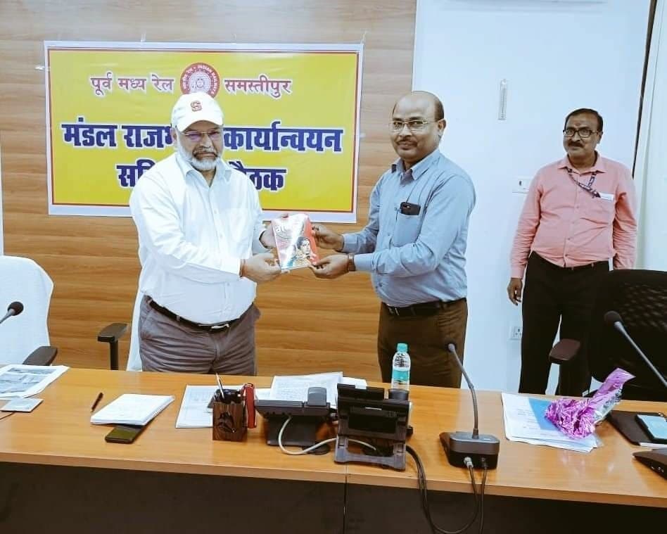 इंजीनियरिंग विभाग को शील्ड, टीटीई मैन ऑफ द मंथ