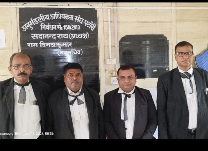 अधिवक्ताओं ने लगाया काला बैंड