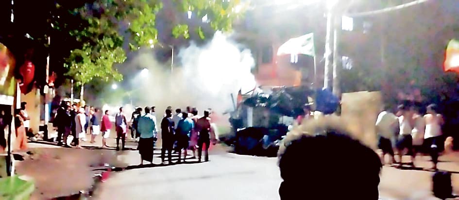 हावड़ा के धर्मतला बाजार में लगी आग